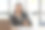 一名亚洲女商人用笔、笔记本电脑和计算器指着图表分析一份报告。在工作站会计电话营销的概念，电子商务，免费在线营销。图片下载