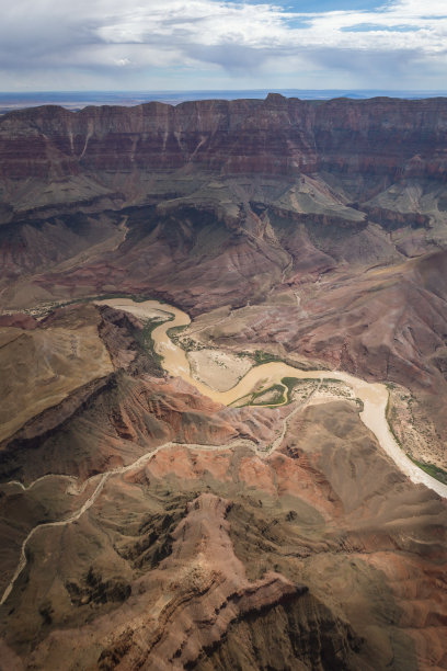 国家公园大峡谷，一个美丽的巨大峡谷雕刻出的侵蚀图片下载