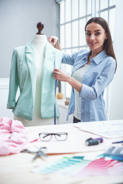 美丽年轻的设计师图片下载