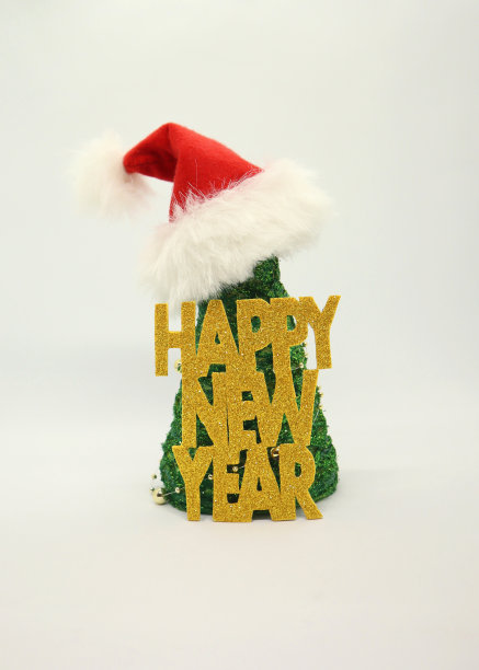 圣诞老人帽子上的圣诞树。新年的象征。图片下载