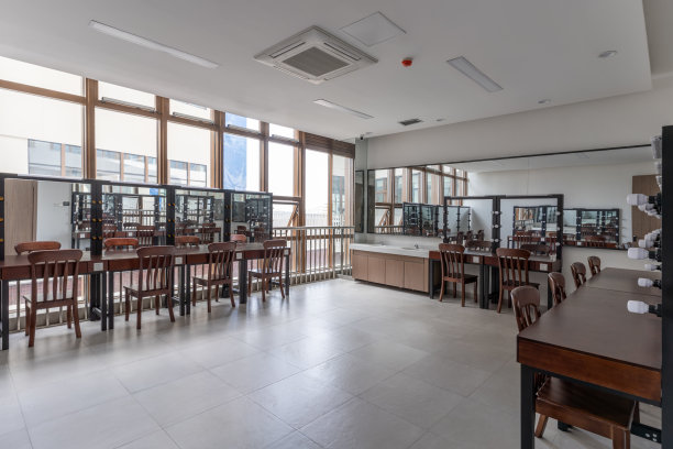 梳妆室的梳妆台和镜子图片下载