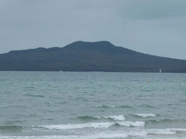 从高卡普纳海滩近距离拍摄兰吉托岛的寒冷天气。图片下载