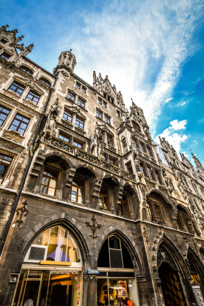 德国慕尼黑新市政厅周围的建筑图片下载