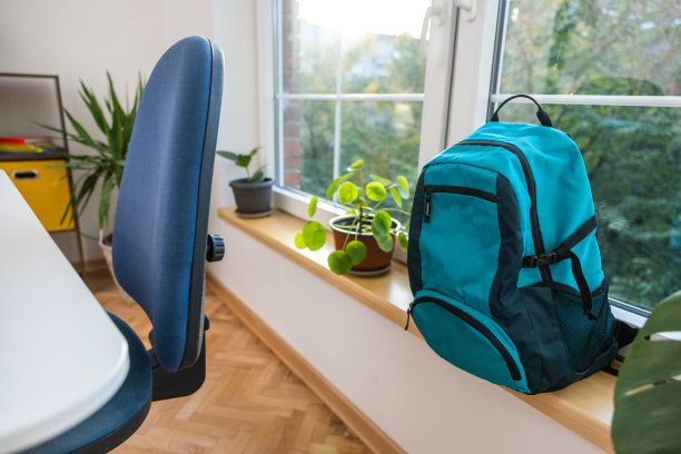 蓝色学校的背包图片下载