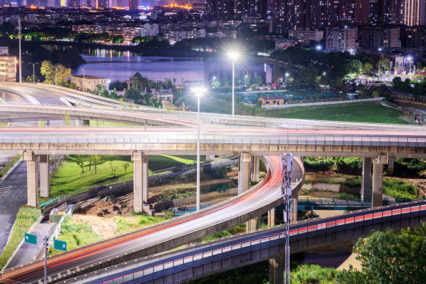 天桥的光迹，优美的曲线。图片下载