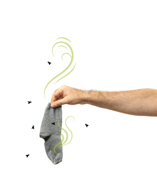 手拿脏袜子，洗衣，家务概念，臭袜子图片下载