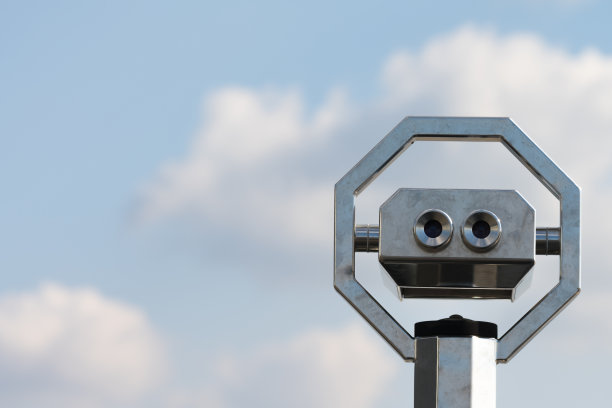 固定望远镜视点多云蓝天概念图片下载