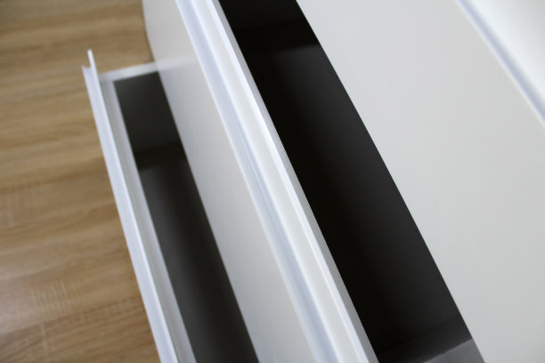 抽屉滚珠导轨。家具。图片下载