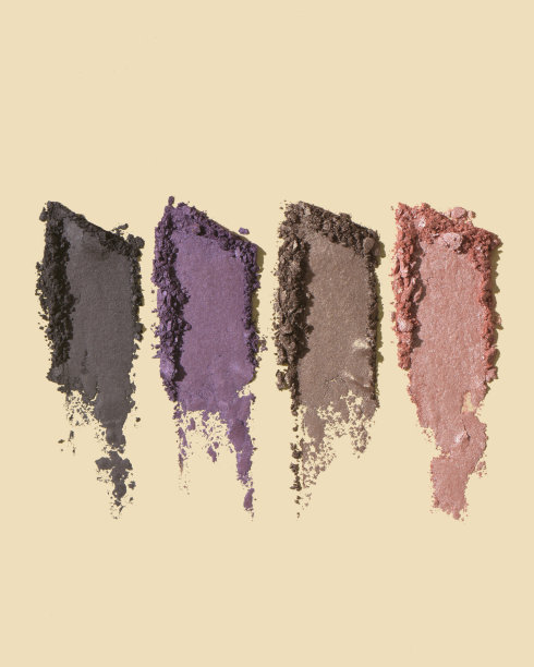 特写镜头破碎的多色眼影作为化妆品美容产品的样品图片下载