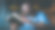 面带微笑的成熟男子黑发长发，把闲暇时间花在有趣的文学爱好，积极的白人男性40年翻书满足于休闲和自我教育的咖啡馆图片下载