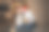 有吸引力的白人男性分享礼物和亲吻他可爱的学龄前女儿在圣诞老人的帽子图片下载