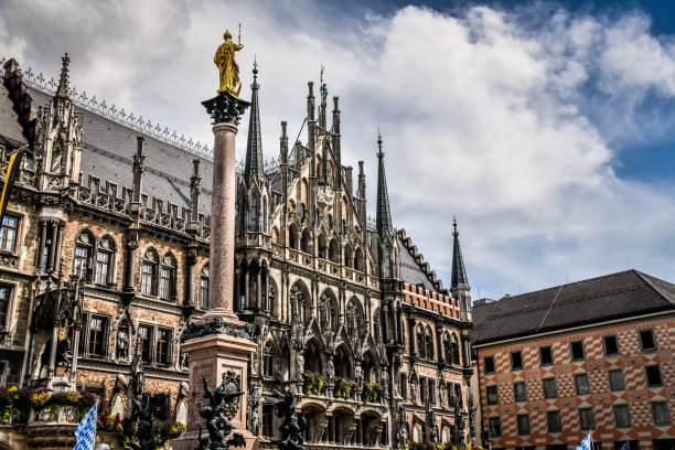 玛丽安广场，玛丽安圆柱和德国慕尼黑的新市政厅图片下载