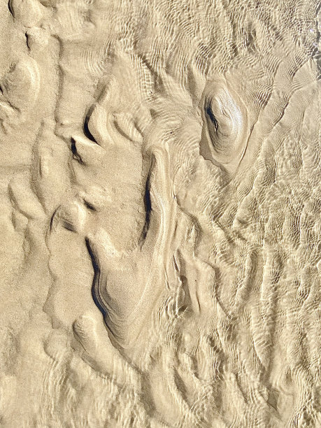 海水在沙滩上荡漾图片下载