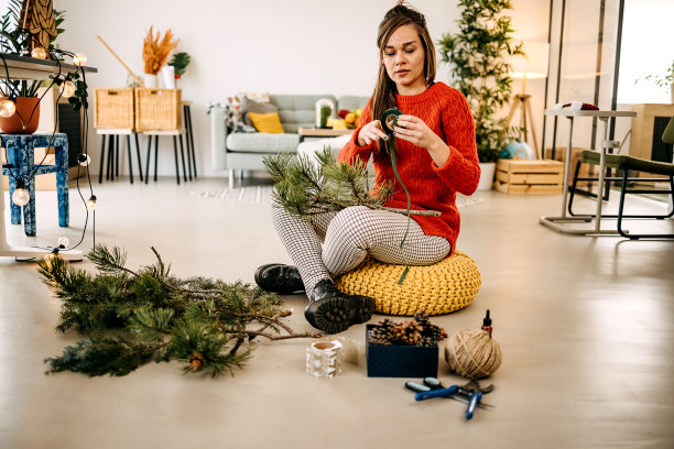 制作圣诞花环图片下载
