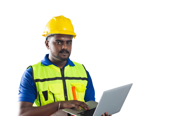戴着安全帽的男人，白色背景上有剪接路径，拿着笔记本电脑的工人图片下载