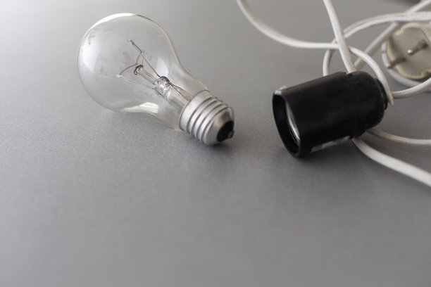 旧的电子零件，旧灯的墨盒。图片下载