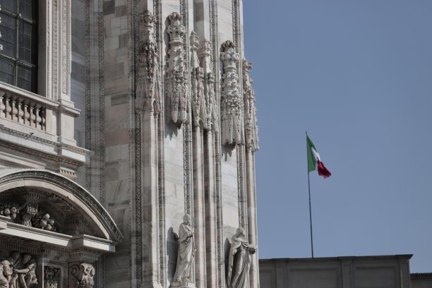 意大利米兰大教堂外墙的建筑细节特写图片下载