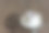 杯子里装着咖啡，木纹背景上是豆子图片下载