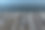 木板和水，湖上的砖石近景。图片下载