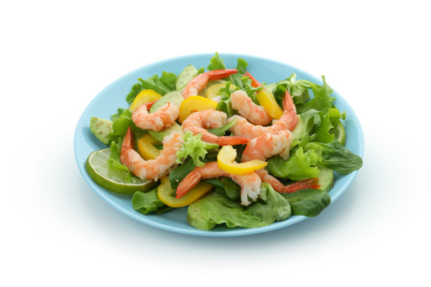 美味的虾沙拉孤立在白色的背景图片下载
