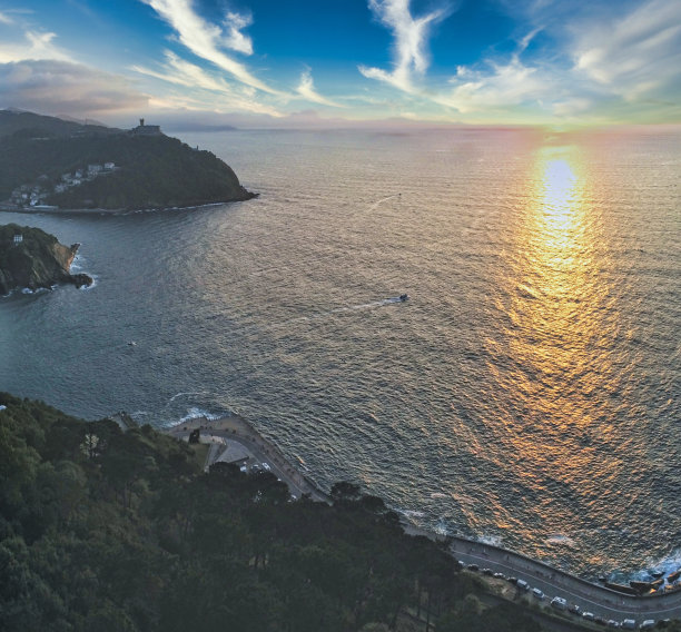 圣塞巴斯蒂安，巴斯克地区的城市。西班牙。无人驾驶飞机的照片图片下载