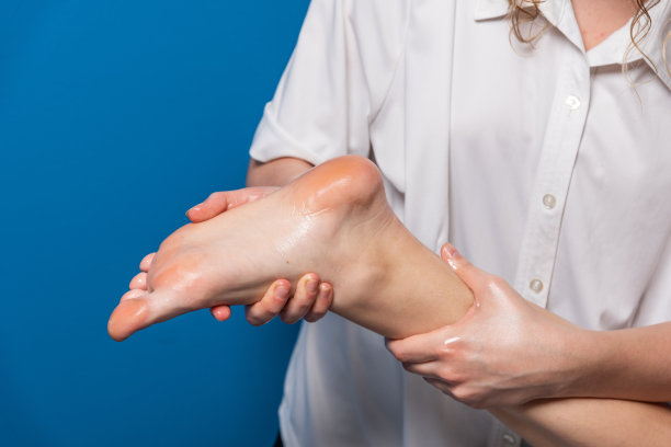 脚部按摩可以放松身心，保持身体健康图片下载