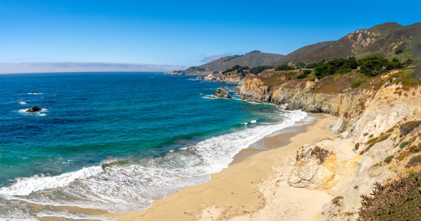 太平洋海岸高速公路位于加州大苏尔南端，靠近比克斯比大桥图片下载