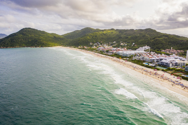 布拉瓦海滩鸟瞰图，弗洛里亚诺波利斯，圣卡塔琳娜，巴西图片下载