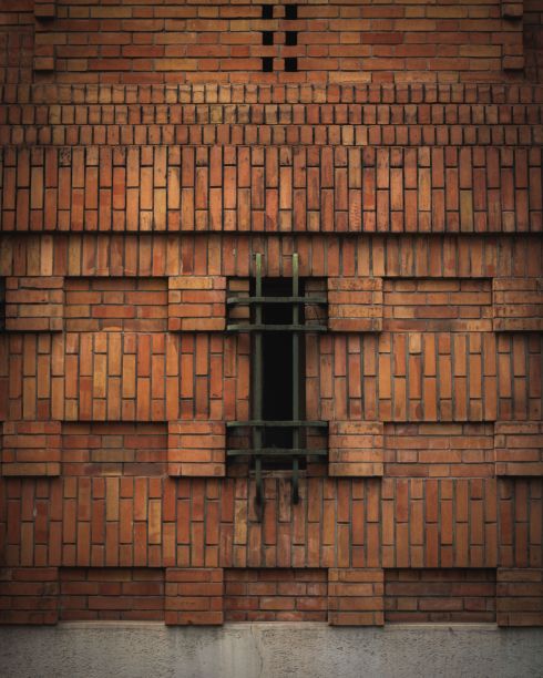 有窗户的建筑物外立面特写图片下载