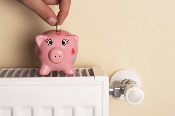 暖气片上的存钱罐图片下载