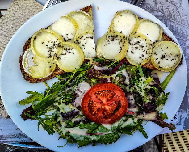 山羊奶酪吐司配沙拉图片下载