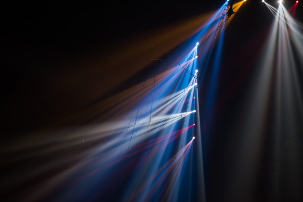 带有激光辐射的矢量舞台聚光灯图片下载