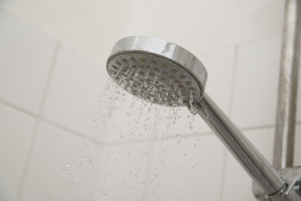 浴室里的淋浴图片下载