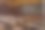 废弃的教室里有旧的木质课桌椅图片下载