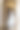 门上的经典简单白色婚纱。图片下载