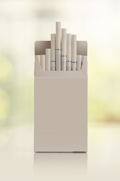 桌上的烟盒图片下载