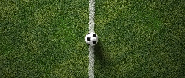 地上的足球图片下载