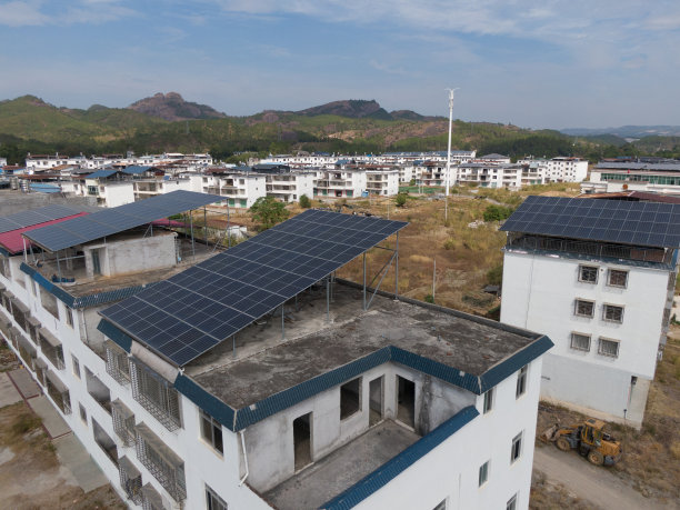 住宅建筑太阳能屋顶图片下载