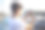 后视图男性千禧影响者在港口旅行期间用智能手机拍照，潮人用手机拍摄游艇和船只探索旅程中的目的地图片下载