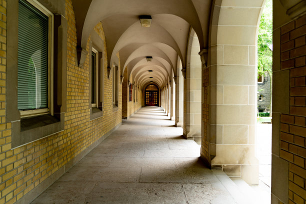 加拿大安大略省多伦多大学圣乔治校区大学学院大楼图片下载