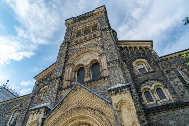 加拿大安大略省多伦多大学圣乔治校区大学学院大楼图片下载