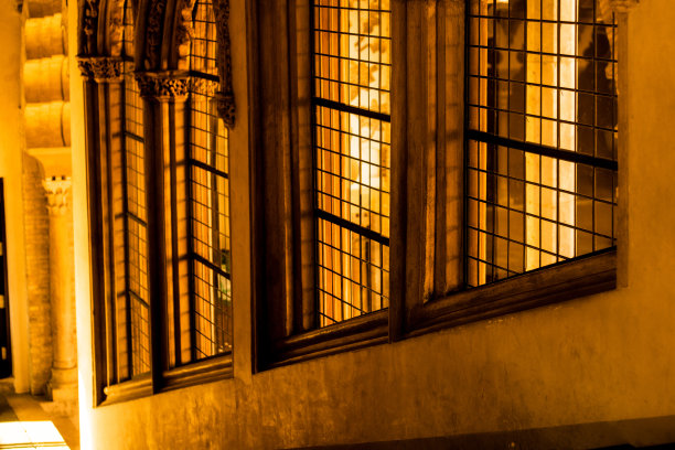 室内建筑的窗玻璃图片下载