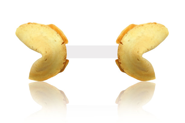 一张白纸上的幸运饼干的特写镜头图片下载