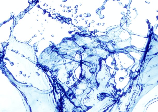 蓝色的水溅在白色背景的3d插图图片下载