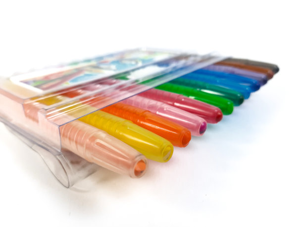 彩色扭转蜡笔设置在白色背景图片下载