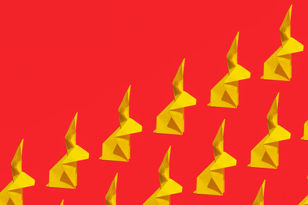 创意无缝可打印图案设计由黄色纸兔子在充满活力的红色背景。2023年农历新年祝福cad。兔年。图片下载