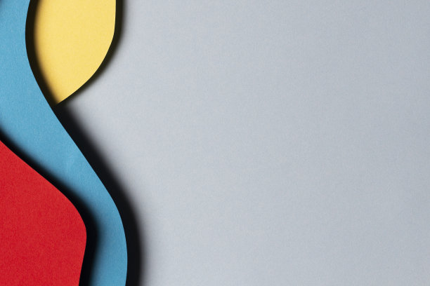 抽象彩纸纹理背景。最小的剪纸风格组成层的几何形状和线在红色，黄色和浅蓝色的颜色。俯视图图片下载