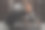 肌肉发达的男人在健身房锻炼，翻转轮胎，强壮的男性裸露的躯干图片下载