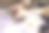 一个不认识的女人使用笔记本电脑的特写镜头图片下载