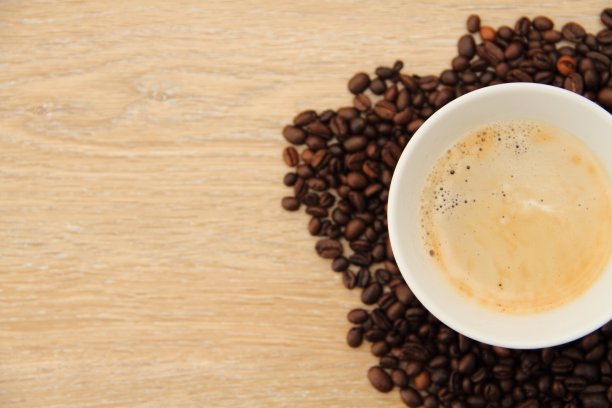 杯咖啡和咖啡豆图片下载